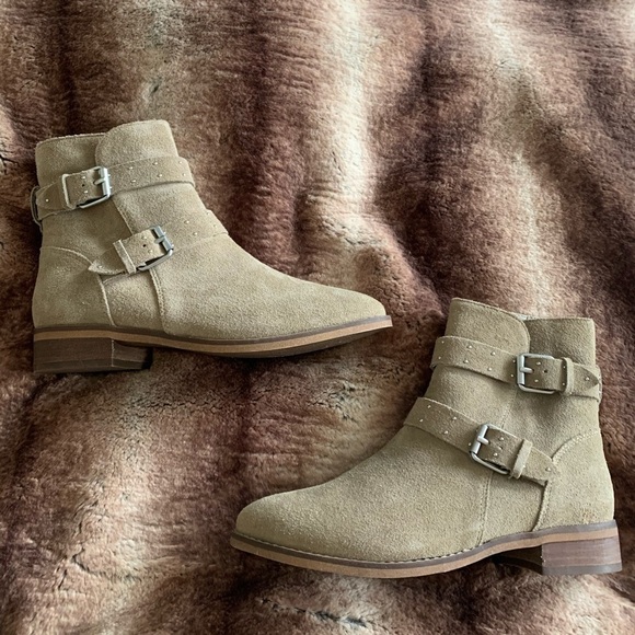 BP Flat Taupe Buckle Boot - Picture 1 of 10